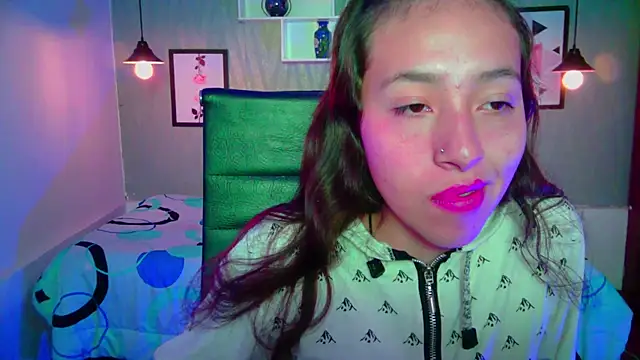 Valeria roussi online show from December 9, 2024, 1:45 pm