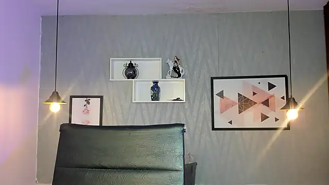 Valeria roussi online show from December 13, 2024, 1:22 pm