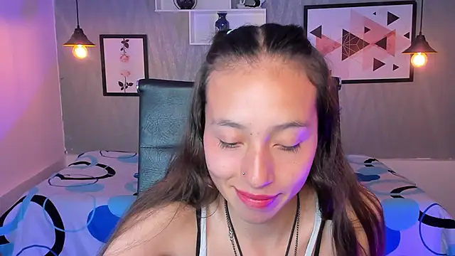 Valeria roussi online show from December 18, 2024, 8:25 pm