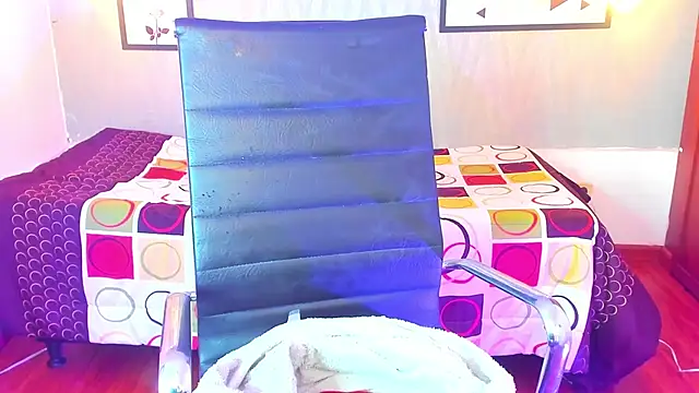 Valeria roussi online show from December 24, 2024, 7:55 pm