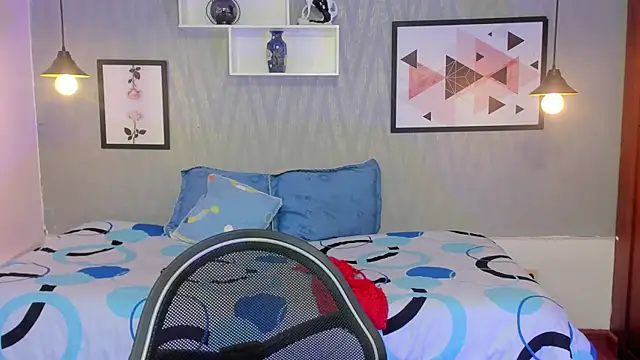 Valeria roussi online show from February 15, 2025, 1:49 pm