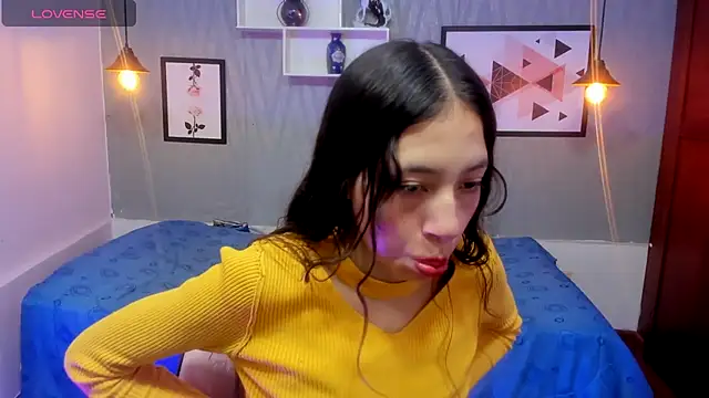 Valeria roussi online show from October 28, 2025, 1:58 pm