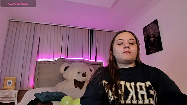 Snapshot of Valentina_Se chatting on December 13, 2024, 9:02 am Valentina Se online show from December 13, 2024, 9:02 am