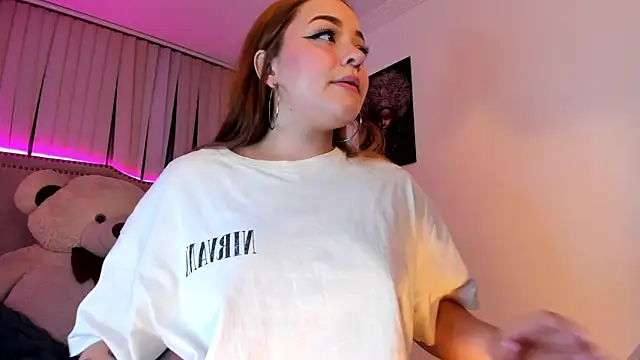 Snapshot of Valentina_Se chatting on December 18, 2024, 12:10 am Valentina Se online show from December 18, 2024, 12:10 am