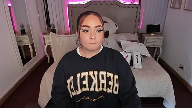 Snapshot of Valentina_Se chatting on February 5, 2025, 3:34 am Valentina Se online show from February 5, 2025, 3:34 am