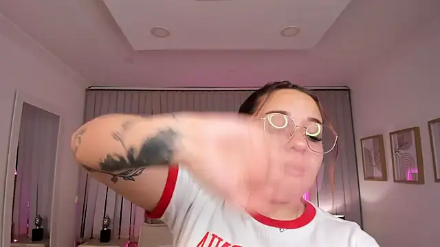 Snapshot of Valentina_Se chatting on February 22, 2025, 7:23 am Valentina Se online show from February 22, 2025, 7:23 am