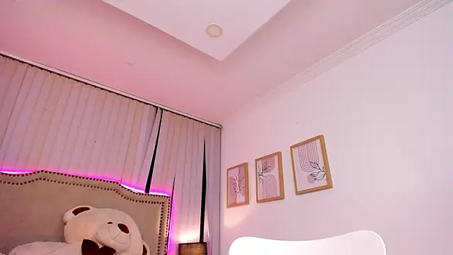 Snapshot of Valentina_Se chatting on March 4, 2025, 7:08 am Valentina Se online show from March 4, 2025, 7:08 am