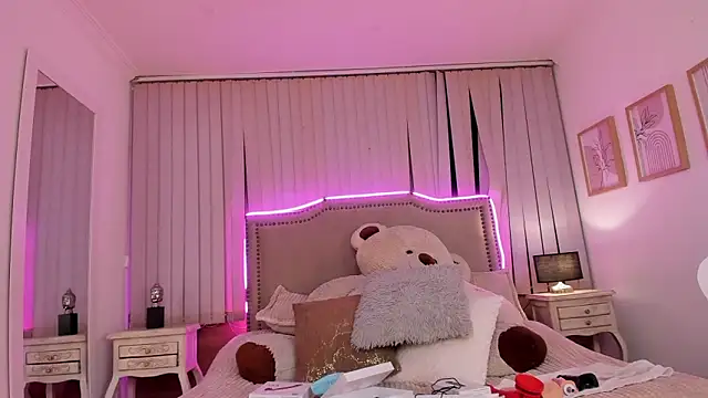 Snapshot of Valentina_Se chatting on March 7, 2025, 7:19 am Valentina Se online show from March 7, 2025, 7:19 am