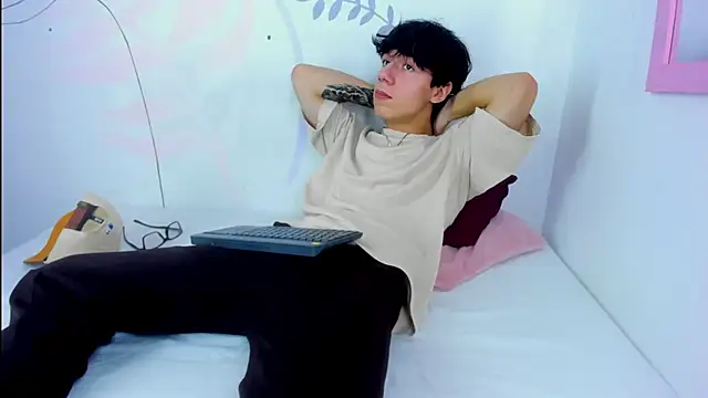 Snapshot of EVAN_XOX chatting on January 8, 2025, 9:34 pm EVAN XOX online show from January 8, 2025, 9:34 pm