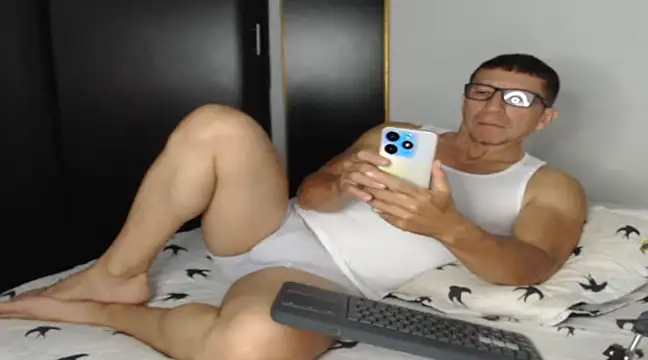 Snapshot of KALE_19 chatting on March 6, 2025, 12:43 am KALE 19 online show from March 6, 2025, 12:43 am