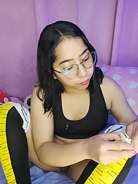 Snapshot of anni_ross chatting on February 17, 2026, 8:15 pm anni ross online show from February 17, 2026, 8:15 pm