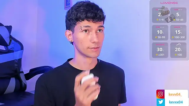 Snapshot of Alexx_tc chatting on November 6, 2025, 8:10 pm Alexx tc online show from November 6, 2025, 8:10 pm