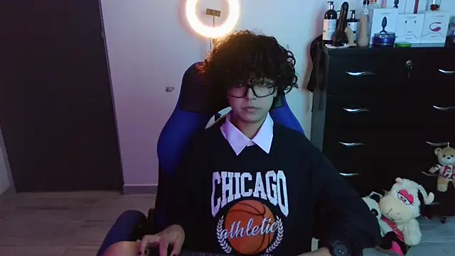 thomascooper7 online show from October 24, 2025, 8:05 pm