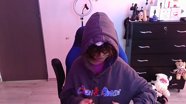 thomascooper7 online show from November 6, 2025, 7:37 pm