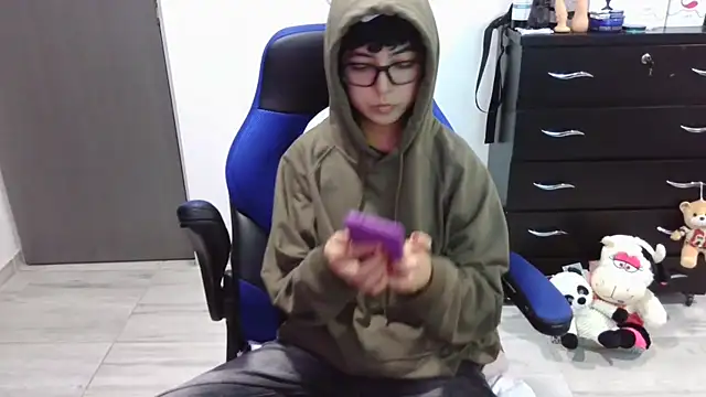 thomascooper7 online show from November 27, 2025, 7:38 pm