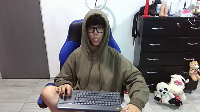 thomascooper7 online show from March 24, 2026, 11:32 pm