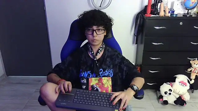 thomascooper7 online show from April 3, 2026, 8:29 pm