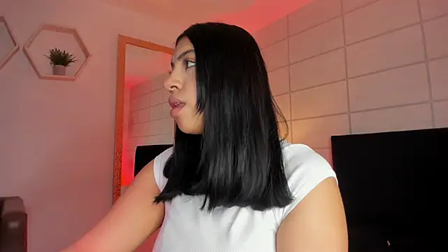 Christine Laam online show from November 24, 2025, 11:54 am