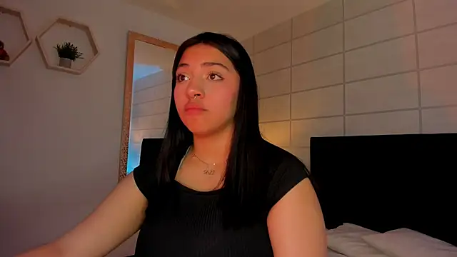 Snapshot of Christine_Laam chatting on February 14, 2026, 2:52 am Christine Laam online show from February 14, 2026, 2:52 am