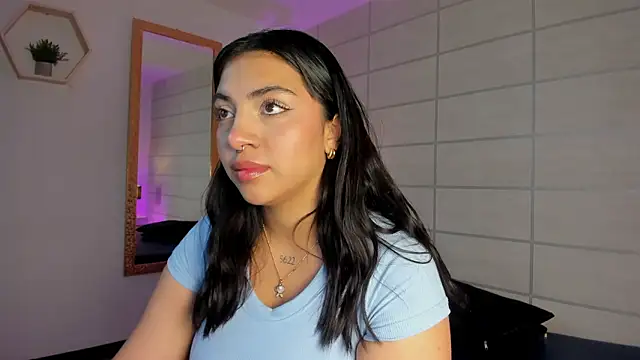 Snapshot of Christine_Laam chatting on March 31, 2026, 12:05 pm Christine Laam online show from March 31, 2026, 12:05 pm