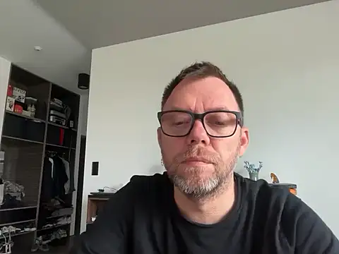 Snapshot of xmnbx77 chatting on November 3, 2025, 10:27 am xmnbx77 online show from November 3, 2025, 10:27 am