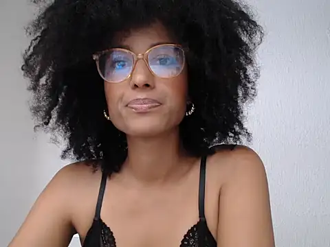 violettamartins online show from April 13, 2026, 8:58 pm