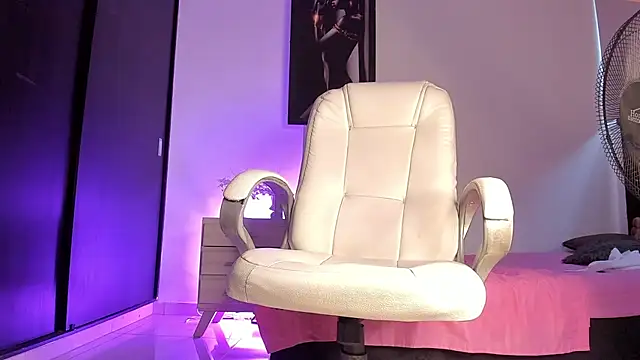 Snapshot of ALANAH_KITTY chatting on December 9, 2024, 10:20 pm ALANAH KITTY online show from December 9, 2024, 10:20 pm