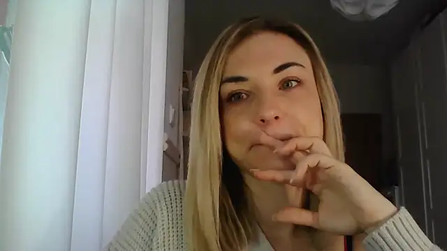 Snapshot of ashley_xlove chatting on January 24, 2025, 7:41 am ashley xlove online show from January 24, 2025, 7:41 am