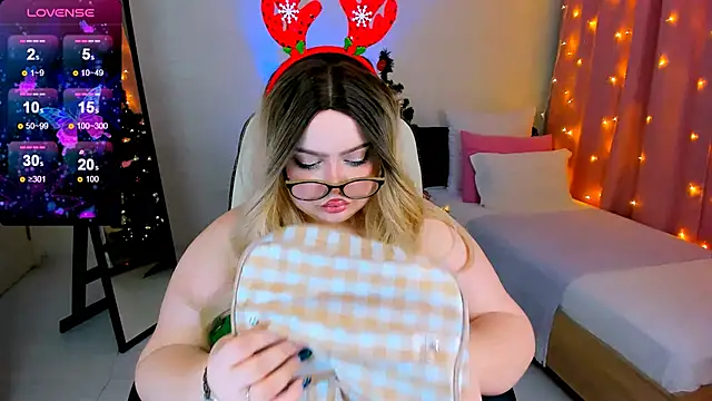 Snapshot of love_insidee chatting on December 24, 2024, 3:05 pm love insidee online show from December 24, 2024, 3:05 pm