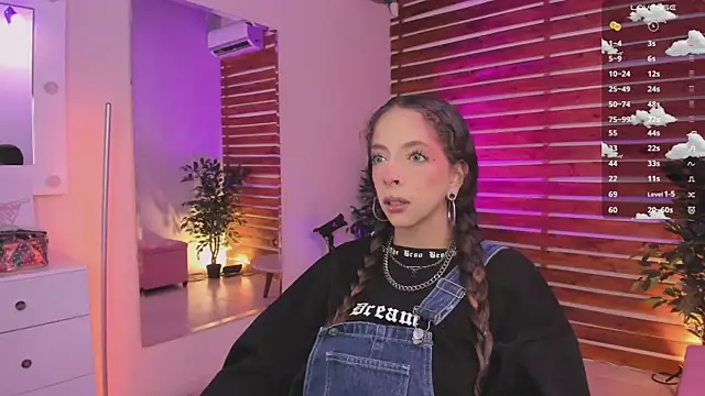 Snapshot of Sapphire_Venuss chatting on November 19, 2025, 12:43 am Sapphire Venuss online show from November 19, 2025, 12:43 am