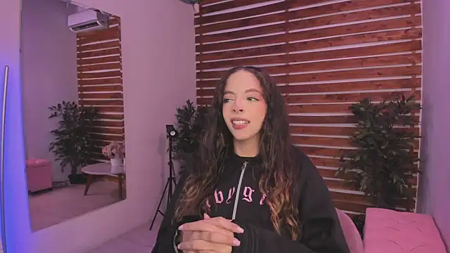 Snapshot of Sapphire_Venuss chatting on November 27, 2025, 2:13 am Sapphire Venuss online show from November 27, 2025, 2:13 am