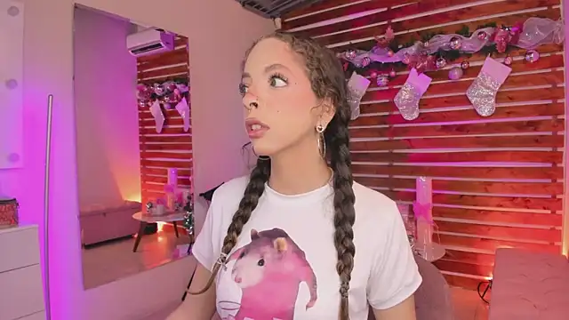 Snapshot of Sapphire_Venuss chatting on December 13, 2025, 11:54 pm Sapphire Venuss online show from December 13, 2025, 11:54 pm