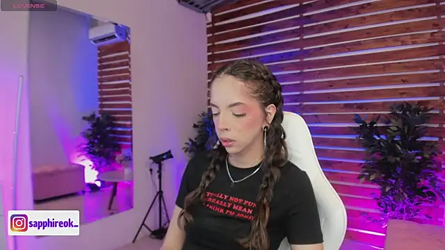 Snapshot of Sapphire_Venuss chatting on February 21, 2026, 12:55 am Sapphire Venuss online show from February 21, 2026, 12:55 am