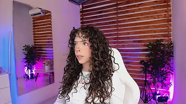 Snapshot of Sapphire_Venuss chatting on April 1, 2026, 1:39 am Sapphire Venuss online show from April 1, 2026, 1:39 am