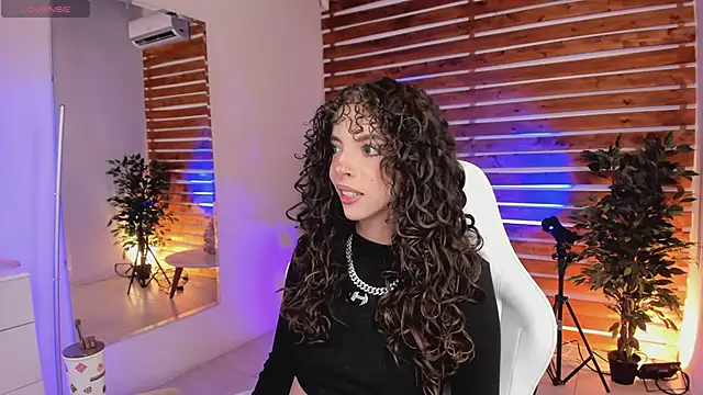 Snapshot of Sapphire_Venuss chatting on April 12, 2026, 1:43 am Sapphire Venuss online show from April 12, 2026, 1:43 am
