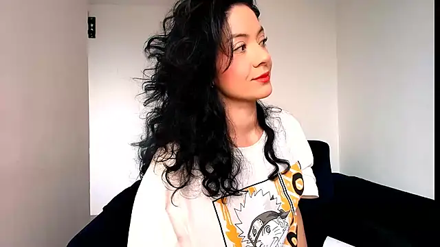 miabeautyxx online show from March 25, 2026, 1:50 pm