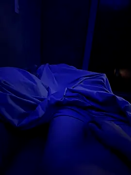 mismmia online show from September 23, 2025, 4:37 am