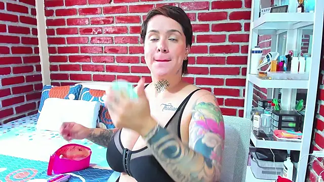 KatInk online show from December 17, 2025, 2:34 pm