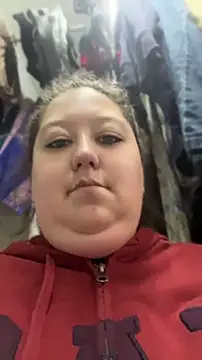 Snapshot of Chloee_ep chatting on April 17, 2026, 12:08 pm Chloee ep online show from April 17, 2026, 12:08 pm