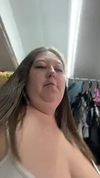 Snapshot of Chloee_ep chatting on April 22, 2026, 1:01 pm Chloee ep online show from April 22, 2026, 1:01 pm