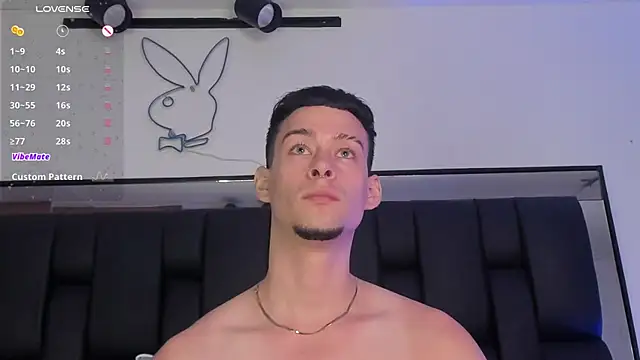 Snapshot of JadeSmiith_ chatting on March 22, 2025, 1:32 am JadeSmiith online show from March 22, 2025, 1:32 am