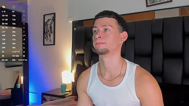 Snapshot of JadeSmiith_ chatting on September 19, 2025, 10:21 pm JadeSmiith online show from September 19, 2025, 10:21 pm