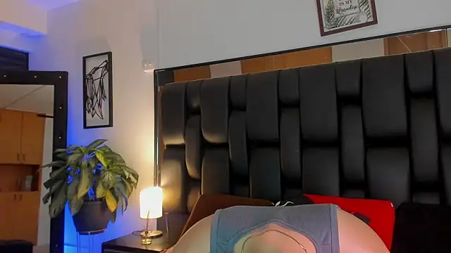 Snapshot of JadeSmiith_ chatting on October 21, 2025, 10:32 pm JadeSmiith online show from October 21, 2025, 10:32 pm