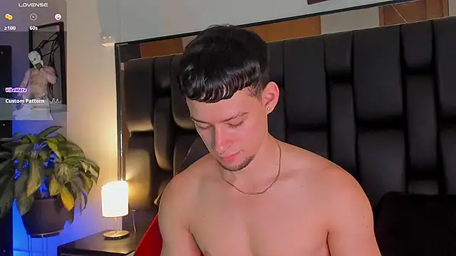 Snapshot of JadeSmiith_ chatting on October 22, 2025, 10:53 pm JadeSmiith online show from October 22, 2025, 10:53 pm