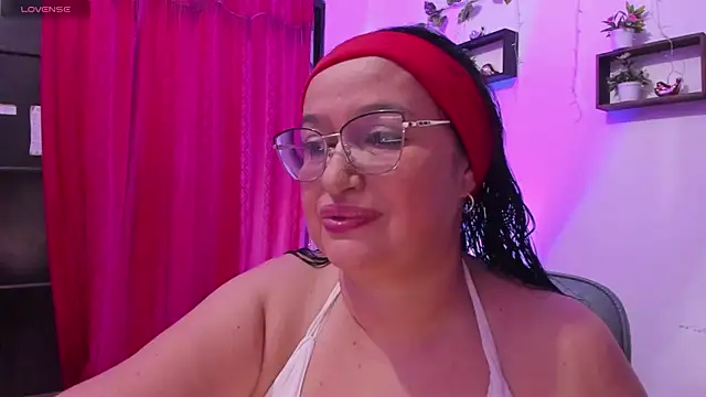 Snapshot of Gia_Nahomi chatting on November 14, 2025, 10:18 pm Gia Nahomi online show from November 14, 2025, 10:18 pm