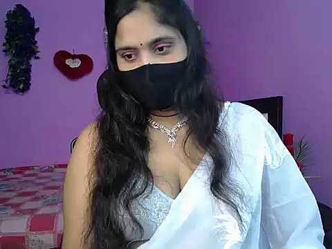 Hot Maleka online show from May 17, 2026, 4:47 pm