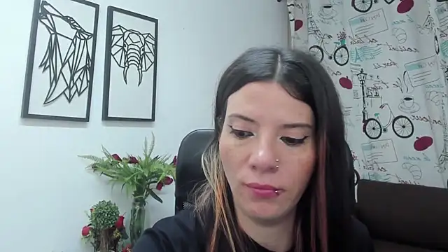 DanaaRey online show from November 5, 2025, 4:18 pm