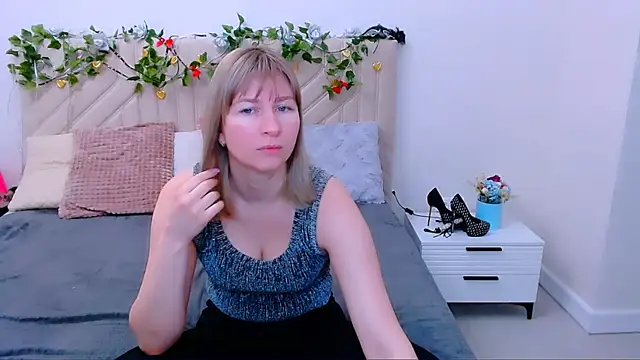 Snapshot of Incredible_Ariela chatting on March 4, 2026, 6:19 am Incredible Ariela online show from March 4, 2026, 6:19 am