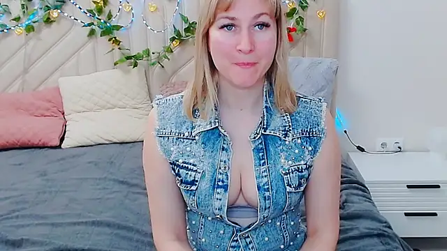 Snapshot of Incredible_Ariela chatting on March 24, 2026, 5:29 pm Incredible Ariela online show from March 24, 2026, 5:29 pm