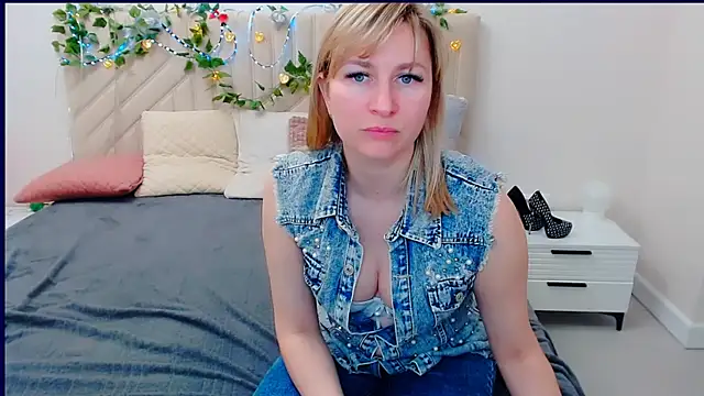 Snapshot of Incredible_Ariela chatting on March 26, 2026, 10:26 pm Incredible Ariela online show from March 26, 2026, 10:26 pm